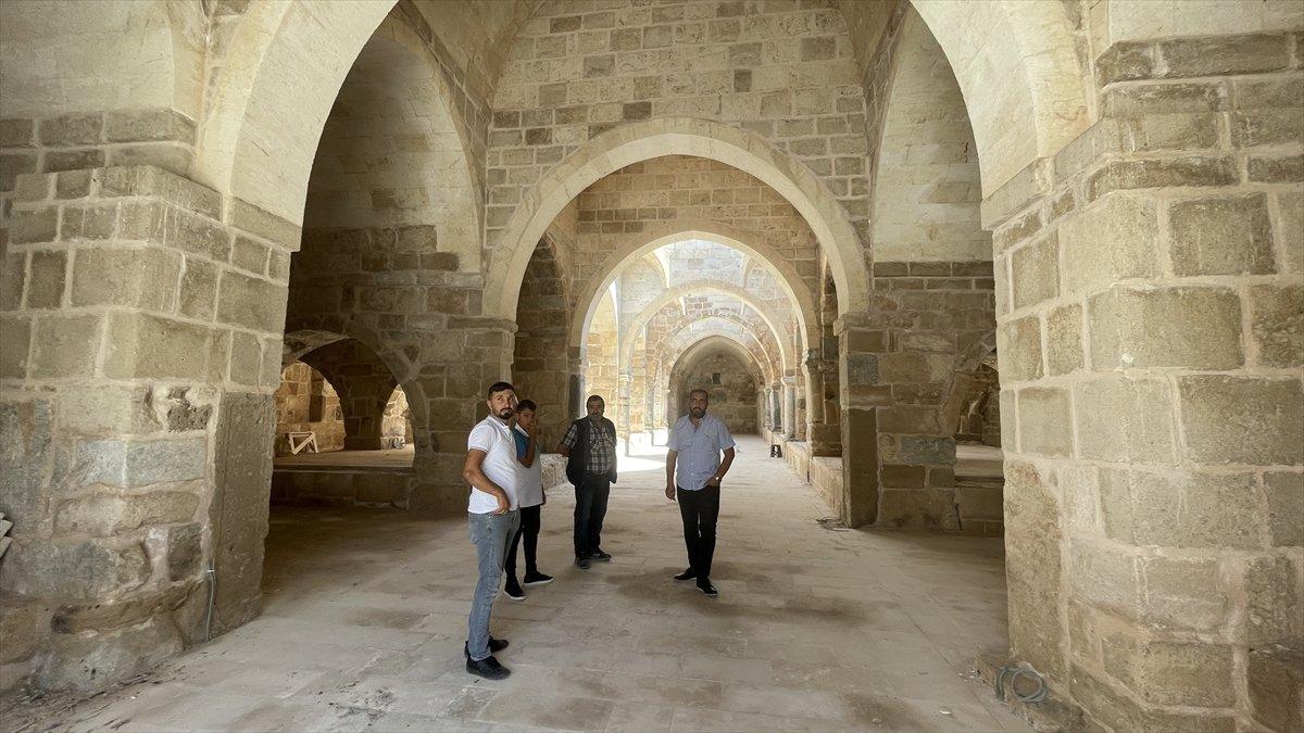 Konya'da obruk gölü manzaralı han ziyarete açılıyor