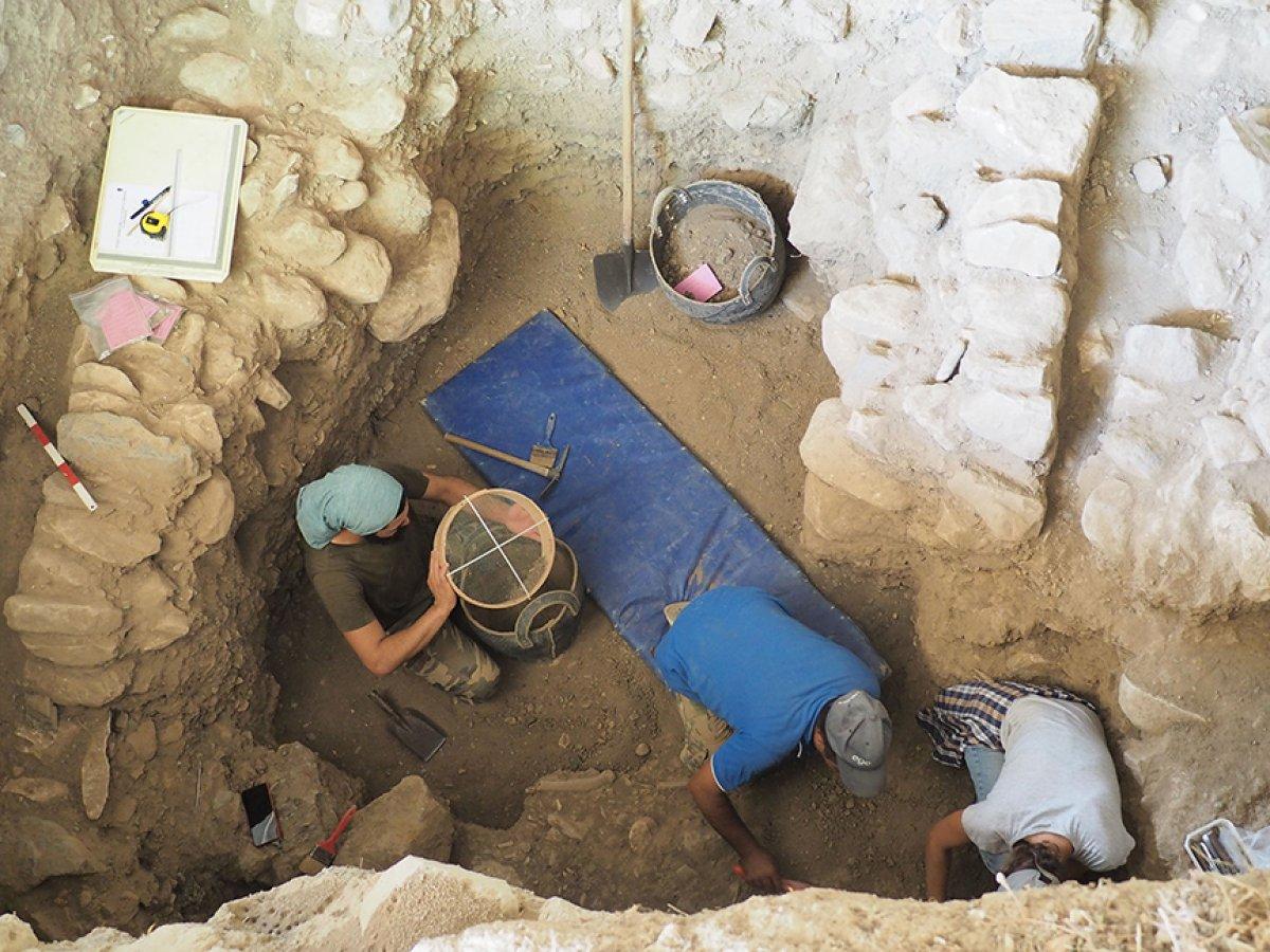 Antandros Antik Kenti'ndeki kazılarda 2 bin 350 yıllık Kibele Heykeli bulundu