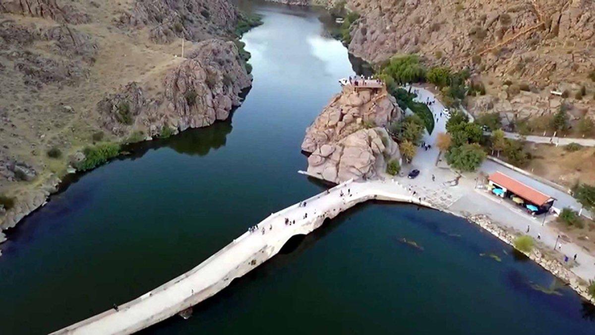 Mimar Sinan'ın onardığı Çeşnigir Köprüsü 822 yıldır ayakta