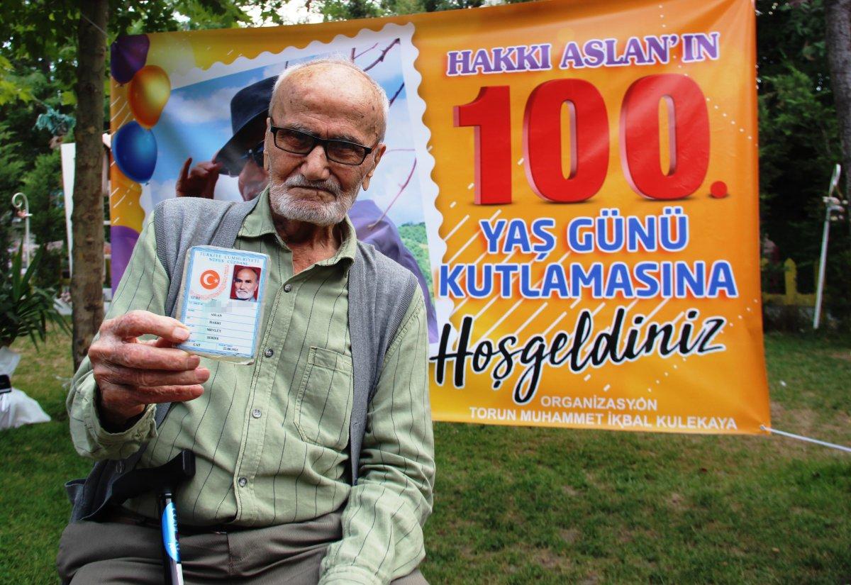 Konya'da 100 yıl boyunca doğum gününü kutlamayan adama yeni yaş sürprizi