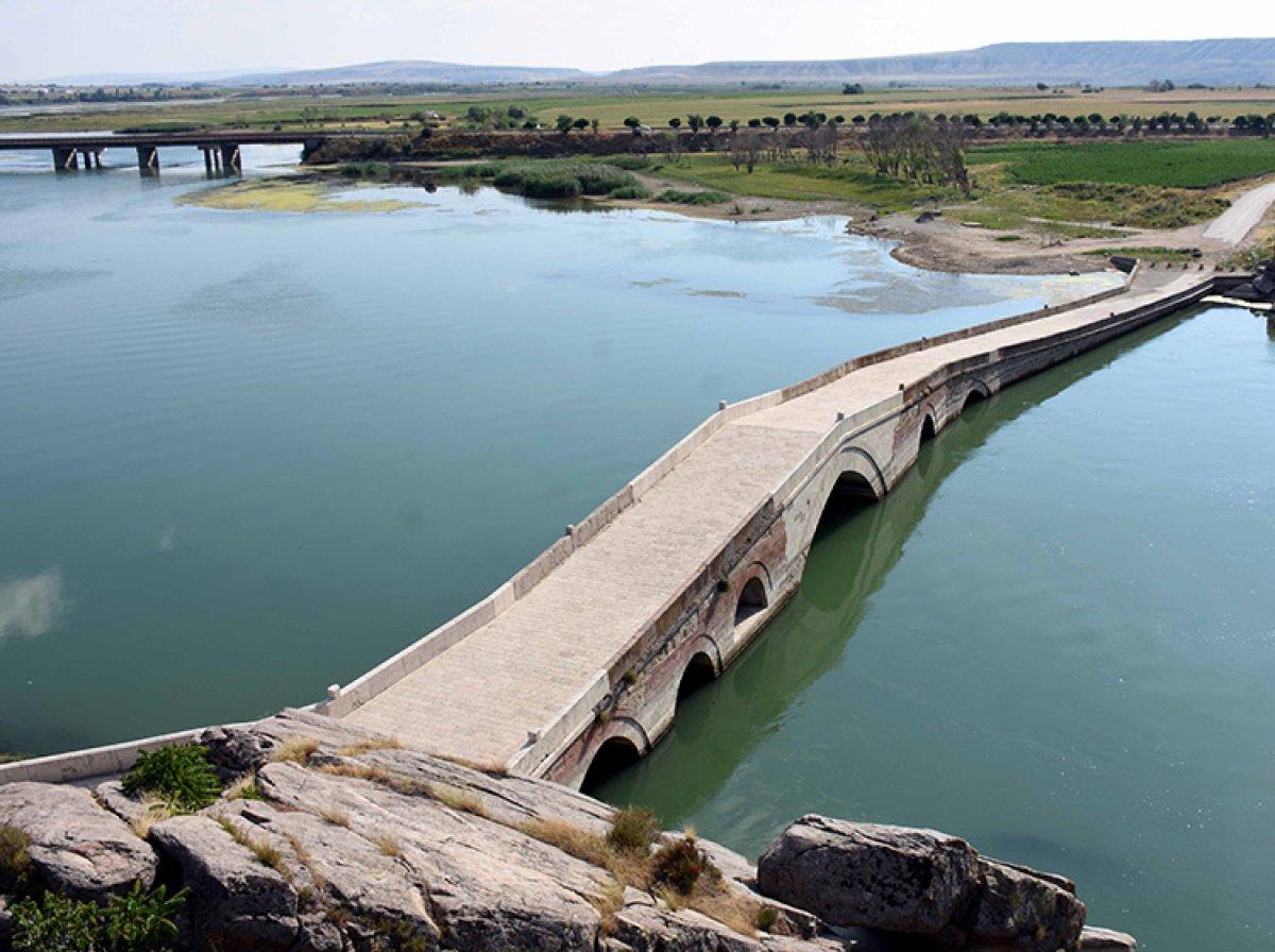 Mimar Sinan'ın onardığı Çeşnigir Köprüsü 822 yıldır ayakta