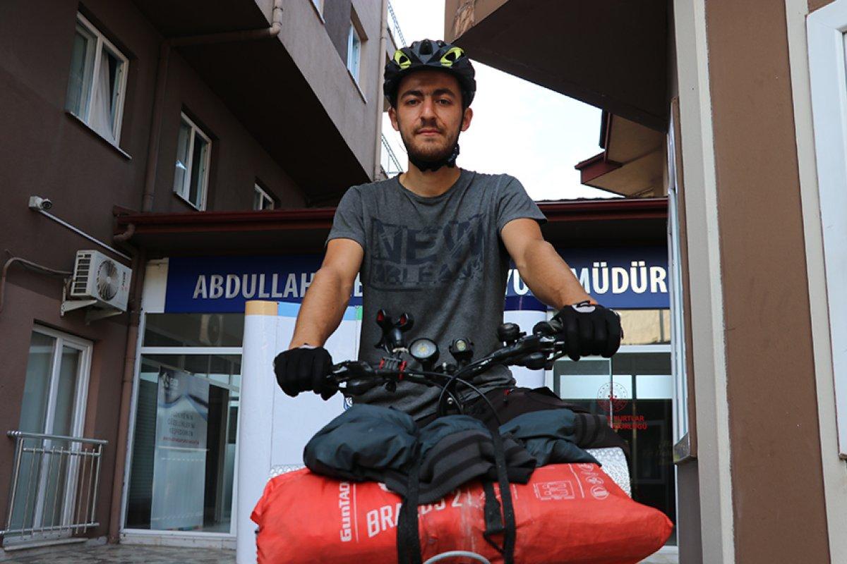 Van'dan bisikletiyle seyahate çıkan genç KYK yurtlarında konaklıyor