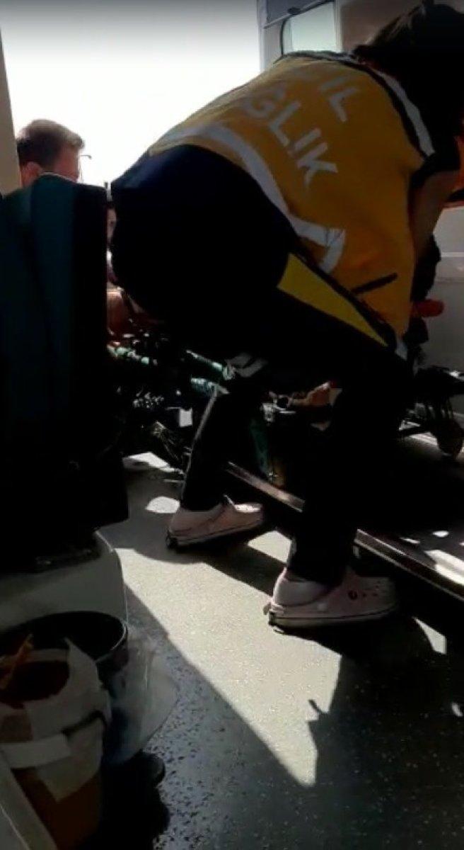 Kars’ta traktörün altında kalan sürücü güçlükle çıkarıldı