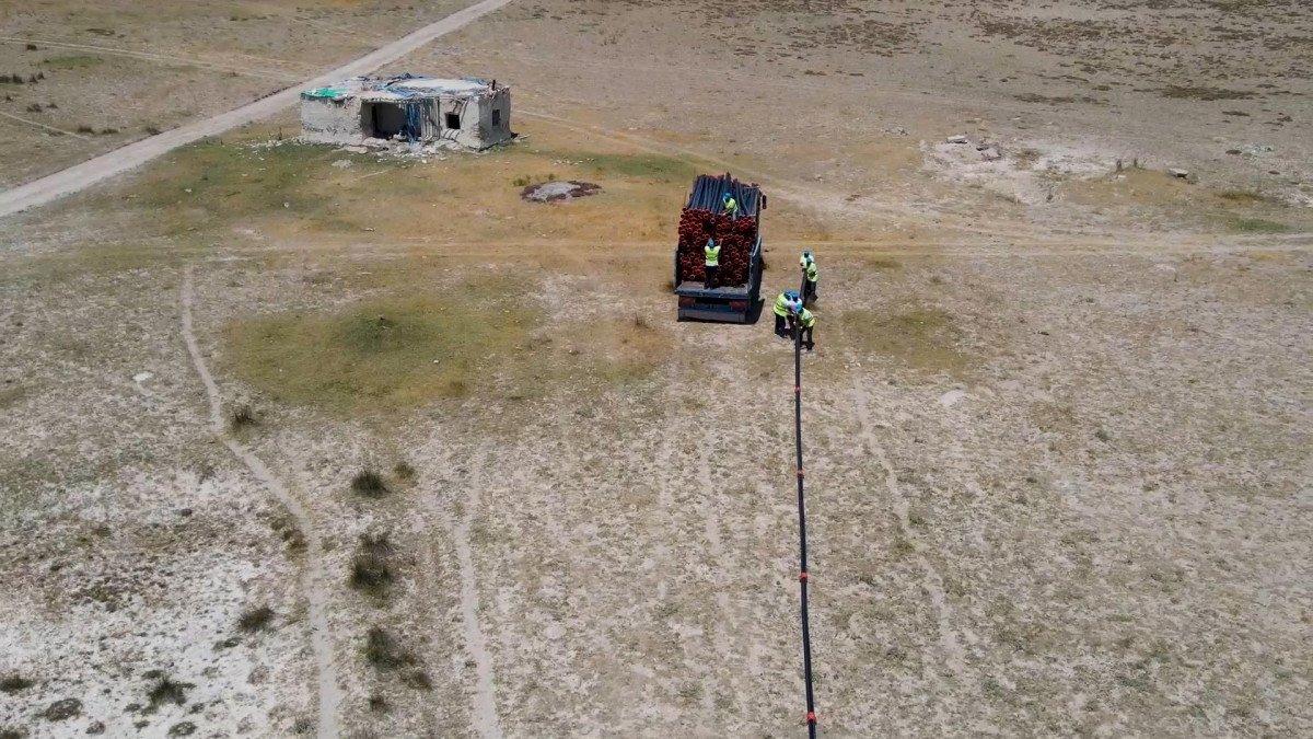 Tuz Gölü'ne borularla su taşındı, flamingolar canlandı