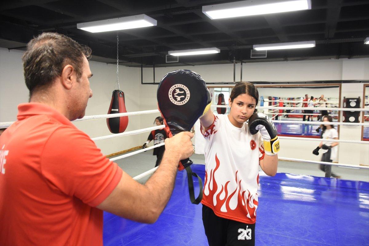 13 yaşındaki Ayla, 4 ay önce başladığı boksta Türkiye şampiyonu oldu