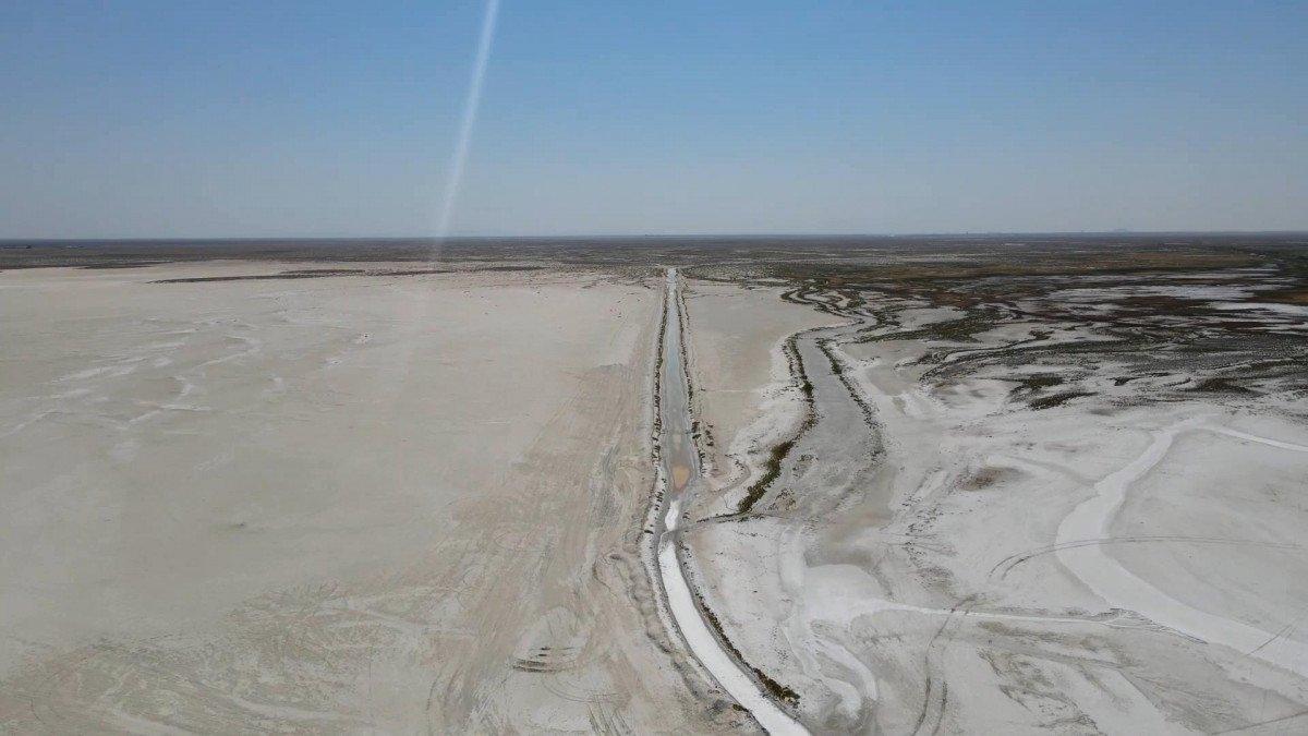 Tuz Gölü'ne borularla su taşındı, flamingolar canlandı