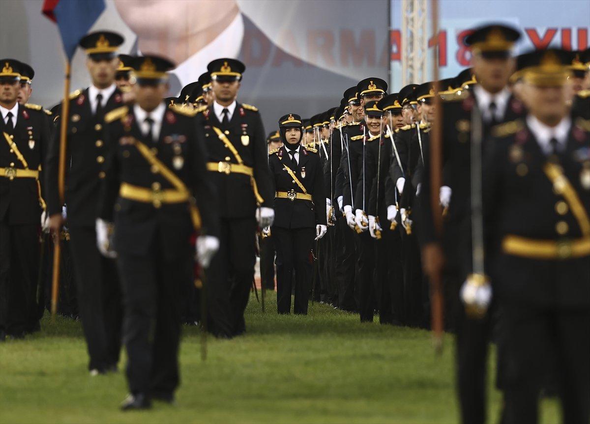 Diyanet İşleri Başkanı Erbaş, subay ve astsubayların mezuniyet töreninde dua etti