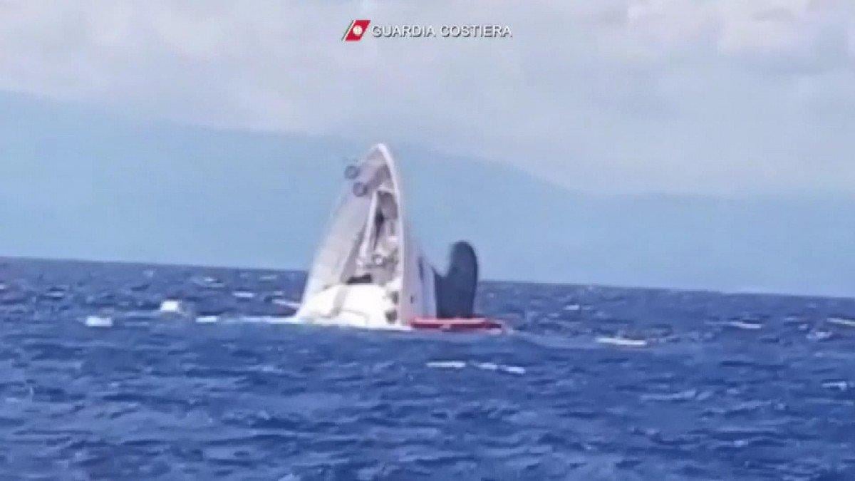 İtalya’da lüks yat battı