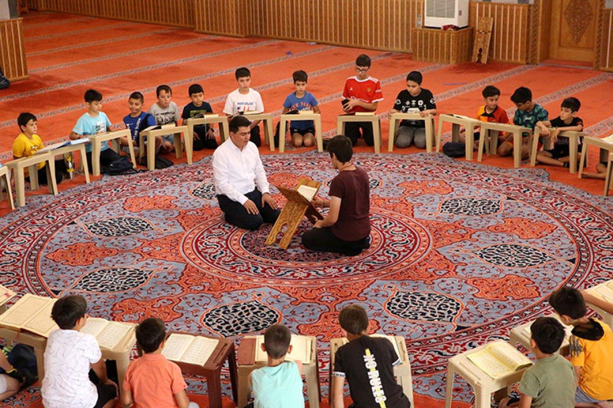 Kayseri'de çocuklar 'bisikletli cami'de Kur'an öğreniyor