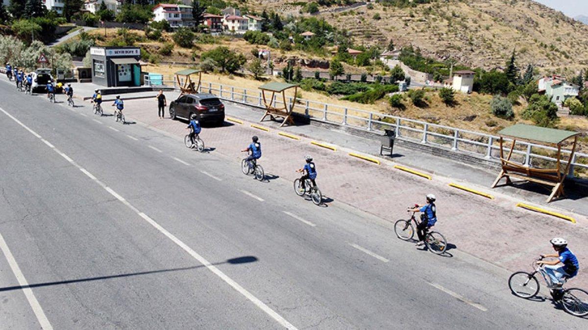 Kayseri'de çocuklar 'bisikletli cami'de Kur'an öğreniyor
