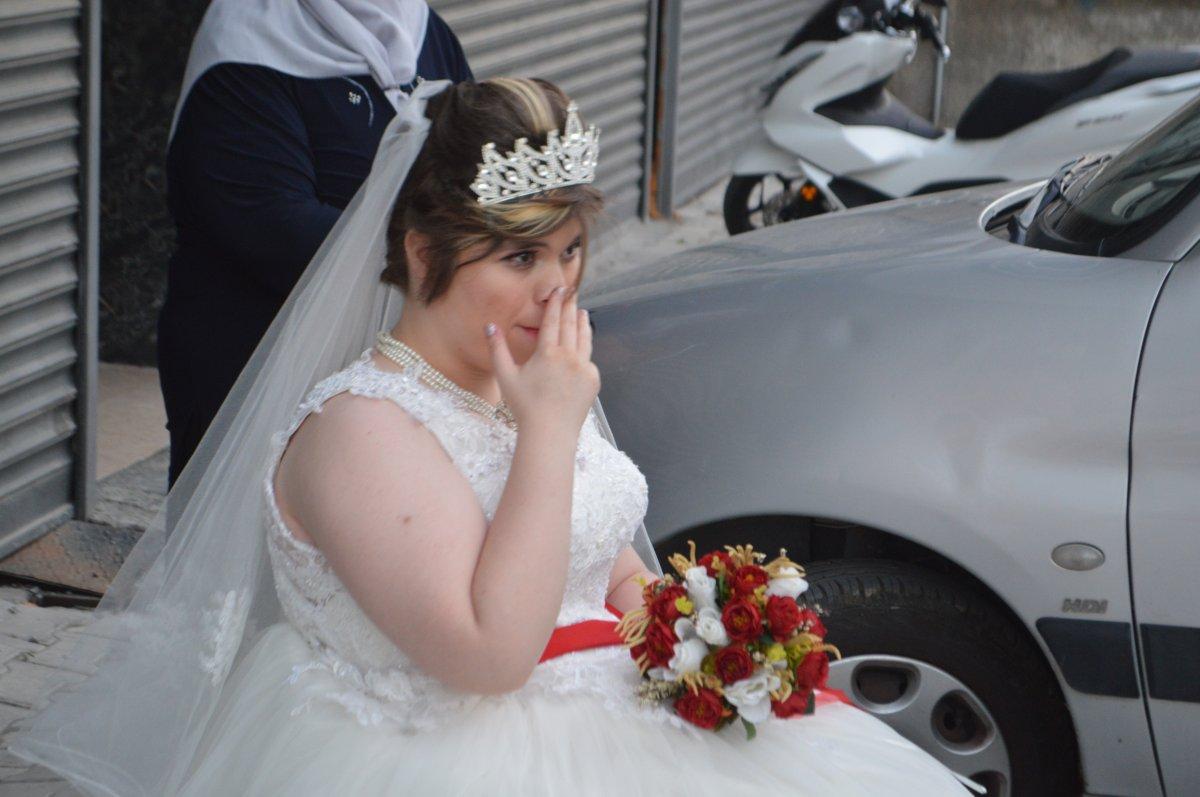 Kütahya'da otizmli gencin gelinlik giyme hayali gerçek oldu