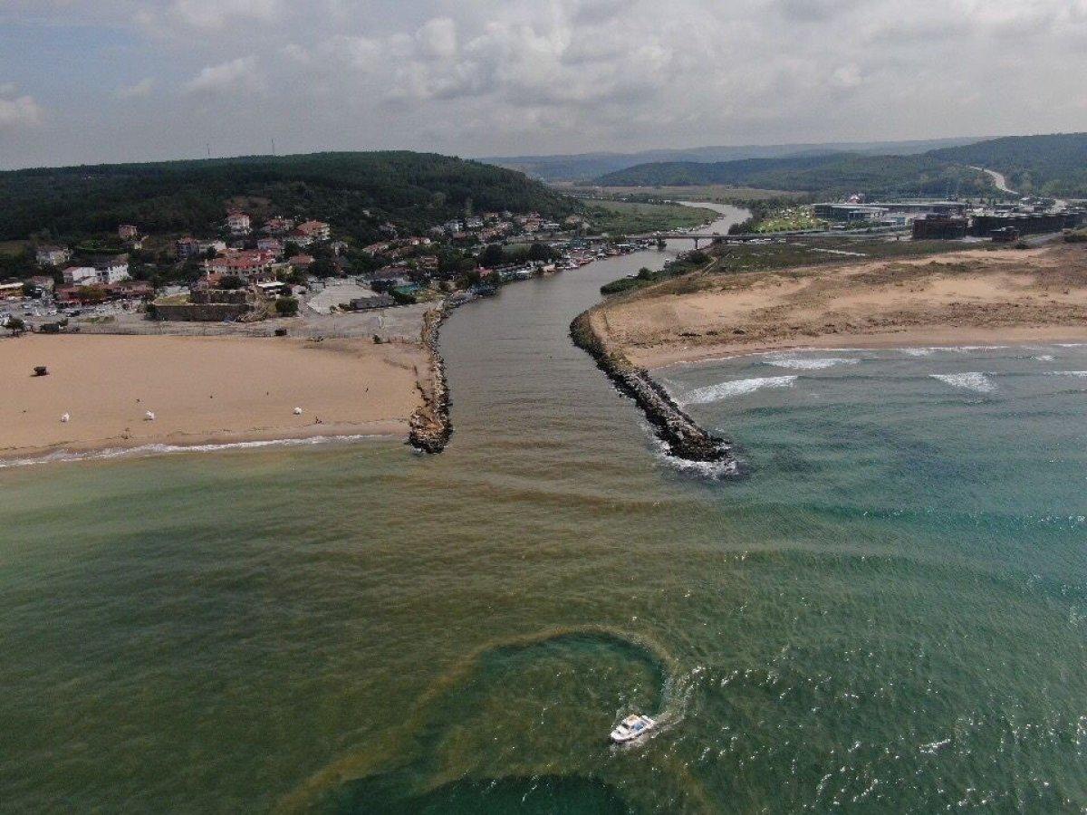 Beykoz'u sağanak vurdu: Riva sahili çamura bulandı