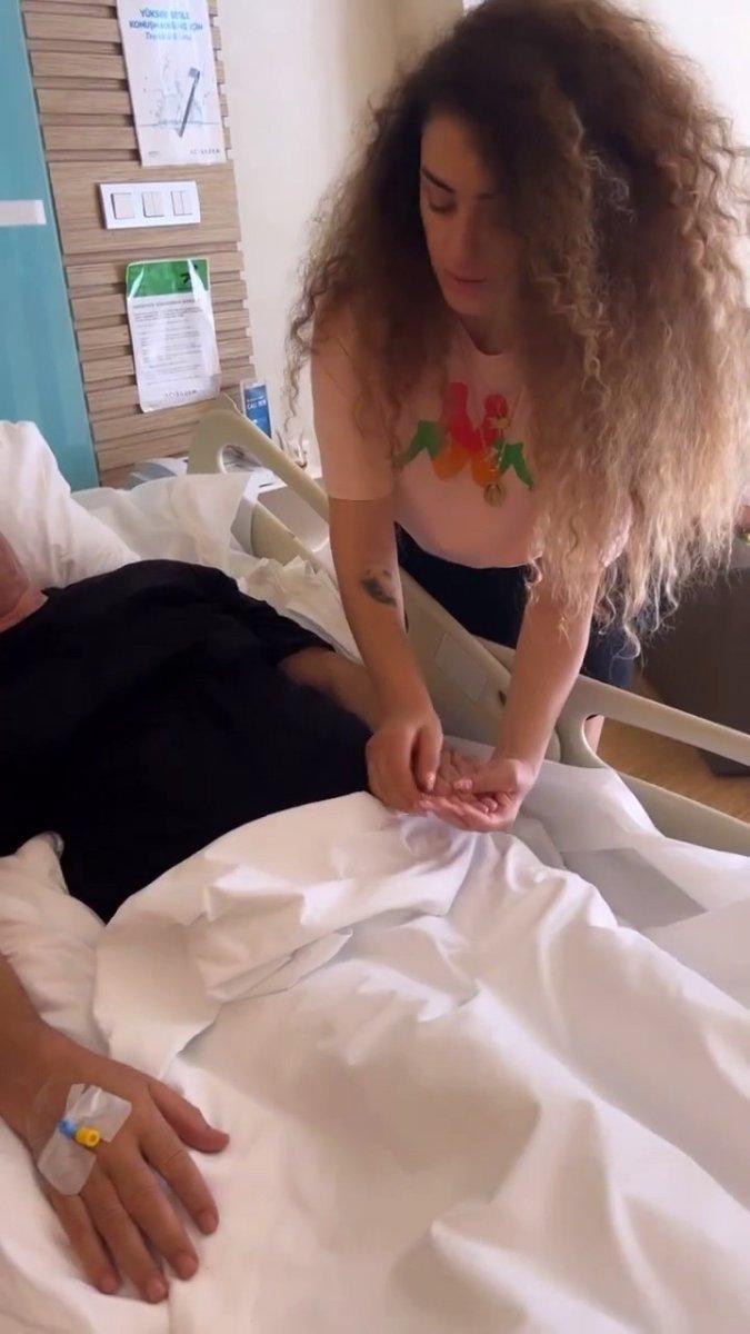 İbrahim Tatlıses, ziyaretine gelen Ebru Yaşar'ı uyardı