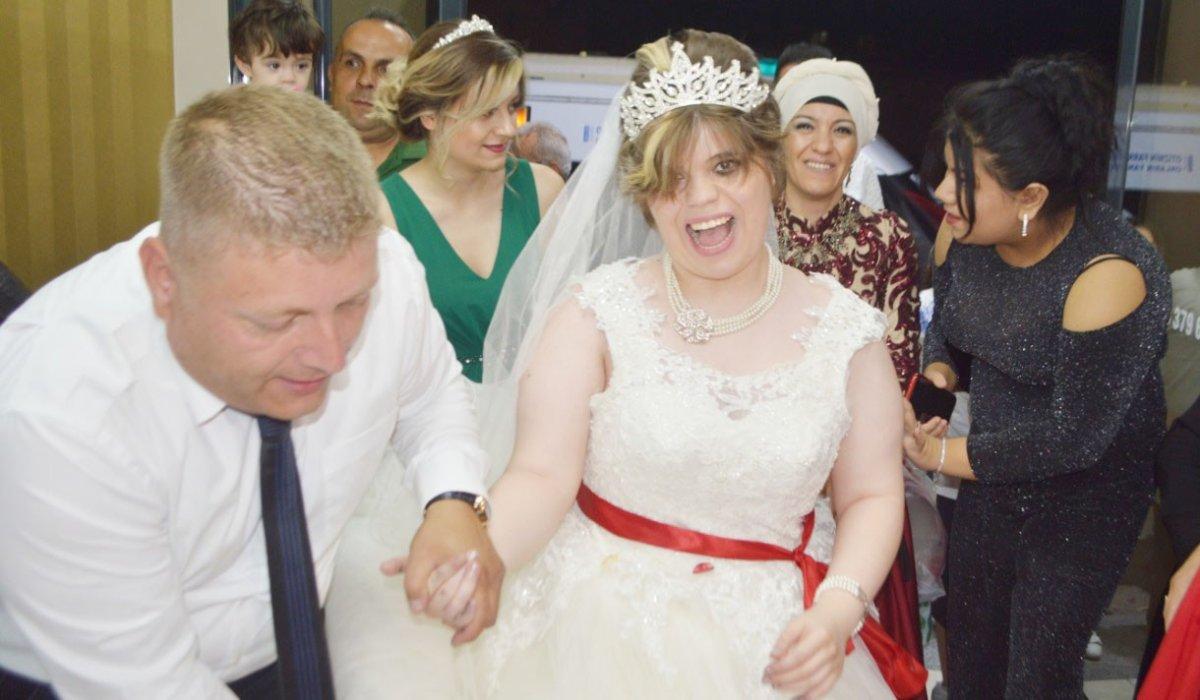 Kütahya'da otizmli gencin gelinlik giyme hayali gerçek oldu