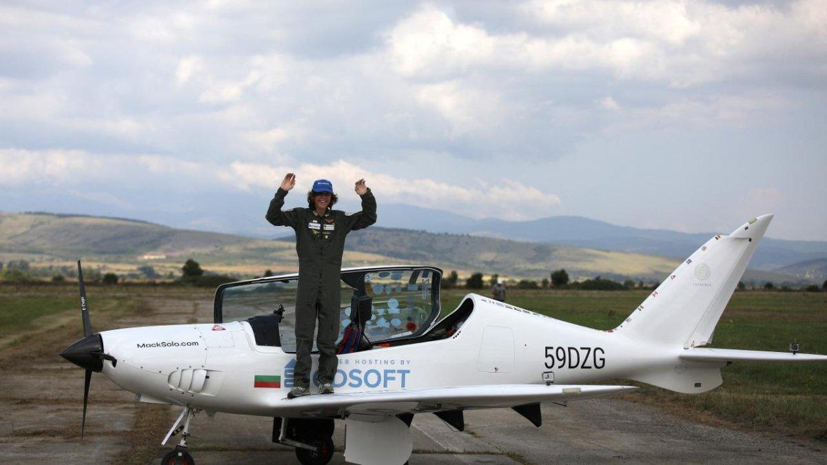 17 yaşındaki pilot Mack Rutherford, tek başına dünyanın çevresini turladı