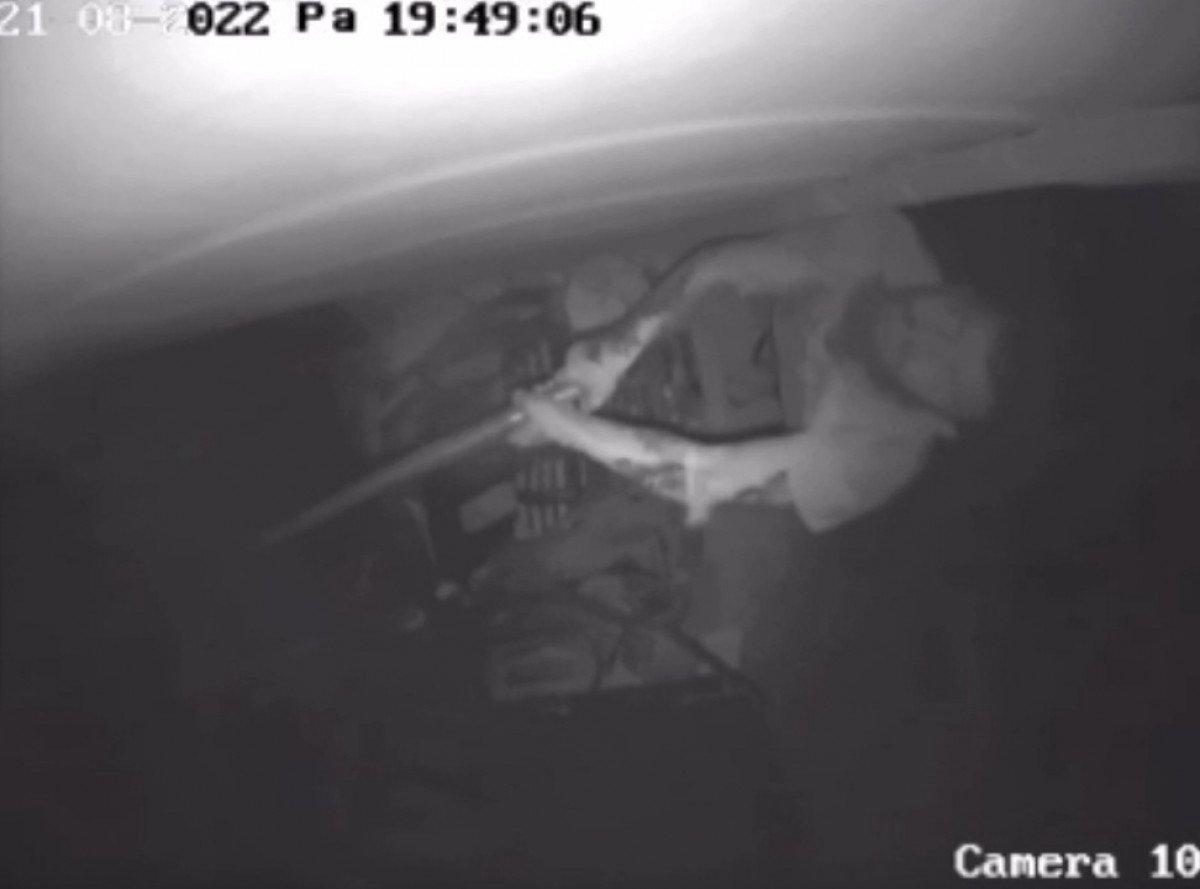 Elazığ'da kamerayı kırıp, 30 bin TL’lik malzeme çaldı