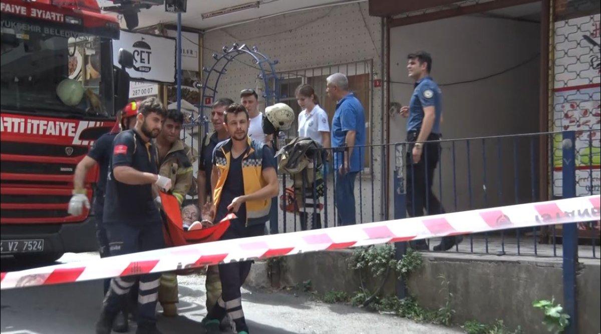 Sarıyer’de yaşlı bir kadın, bağladığı bezlerle pencereden inmeye çalıştı