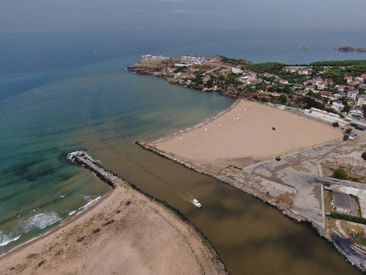 Beykoz'u sağanak vurdu: Riva sahili çamura bulandı