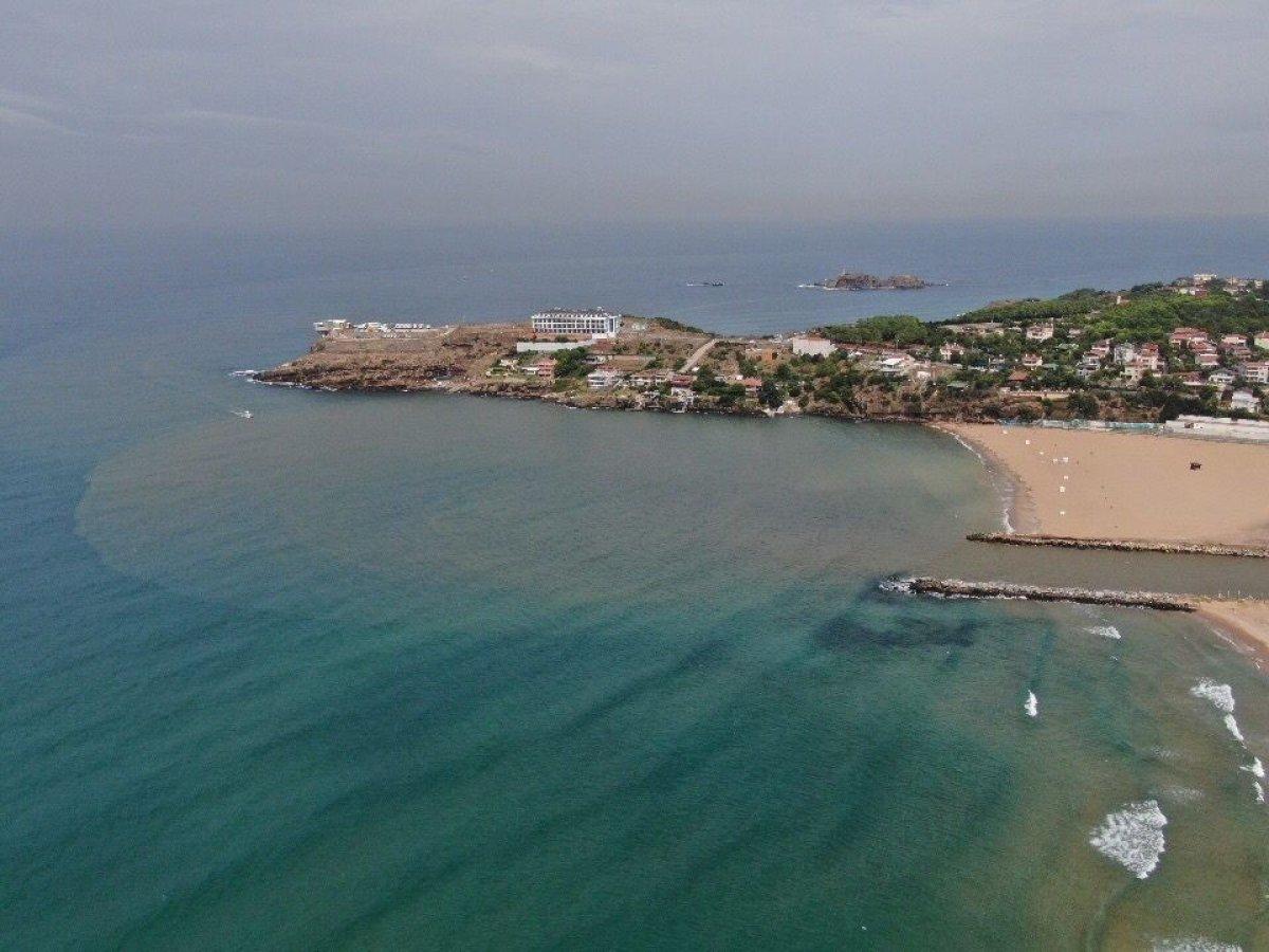 Beykoz'u sağanak vurdu: Riva sahili çamura bulandı