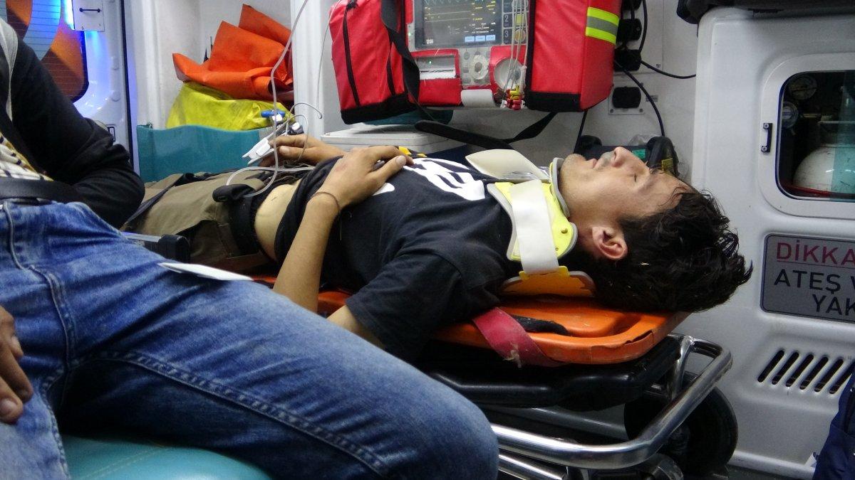 Van'da düzensiz göçmen taşıyan minibüs kaza yaptı: 1 ölü, 13 yaralı