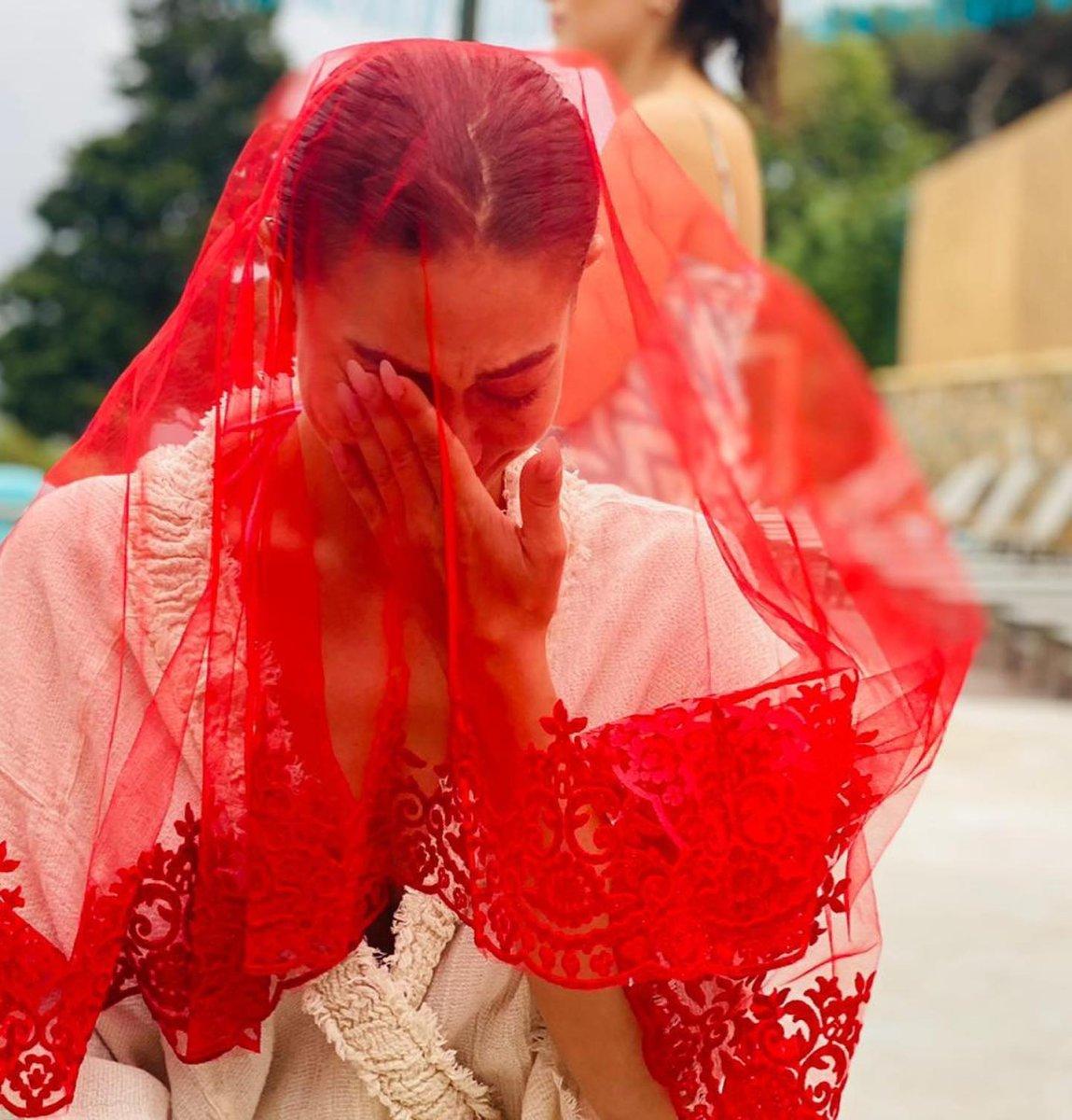 Demet Özdemir, kına gecesinde ağladı