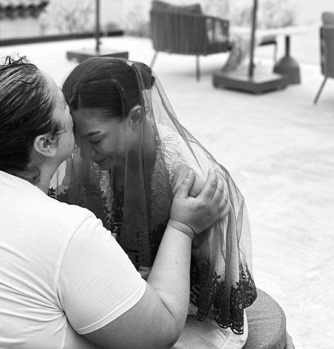 Demet Özdemir, kına gecesinde ağladı