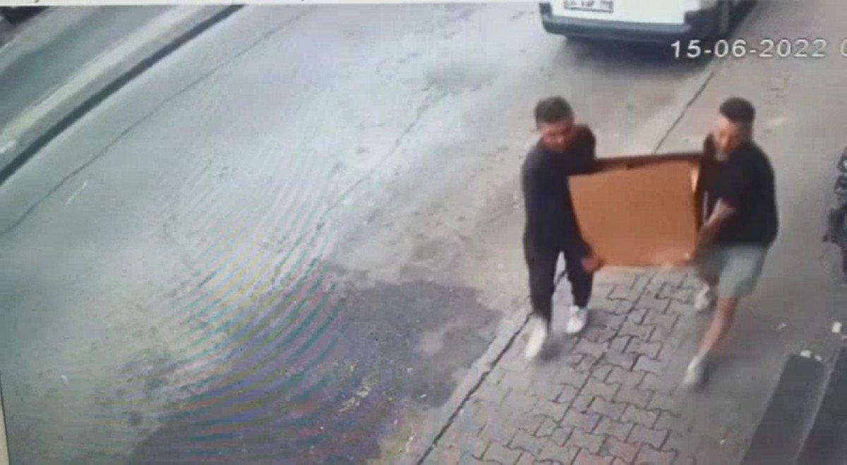 Güngören'de çaldıkları çelik kasayı, karton kutuyla taşıdılar