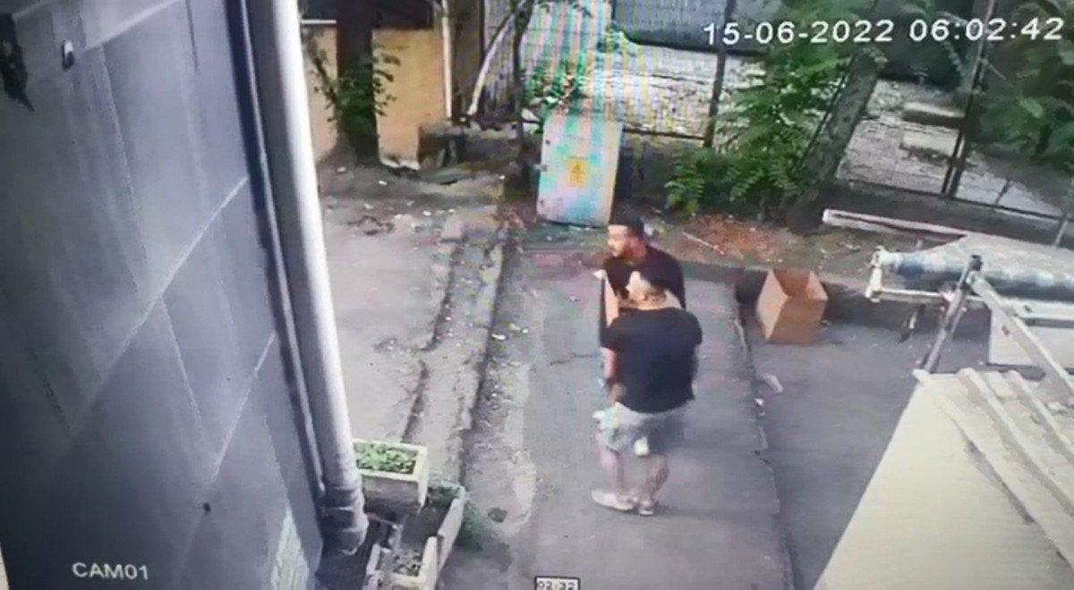 Güngören'de çaldıkları çelik kasayı, karton kutuyla taşıdılar