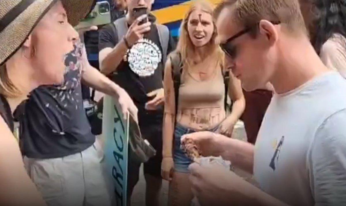 New York'ta hayvan hakları savunucularına kebaplı protesto