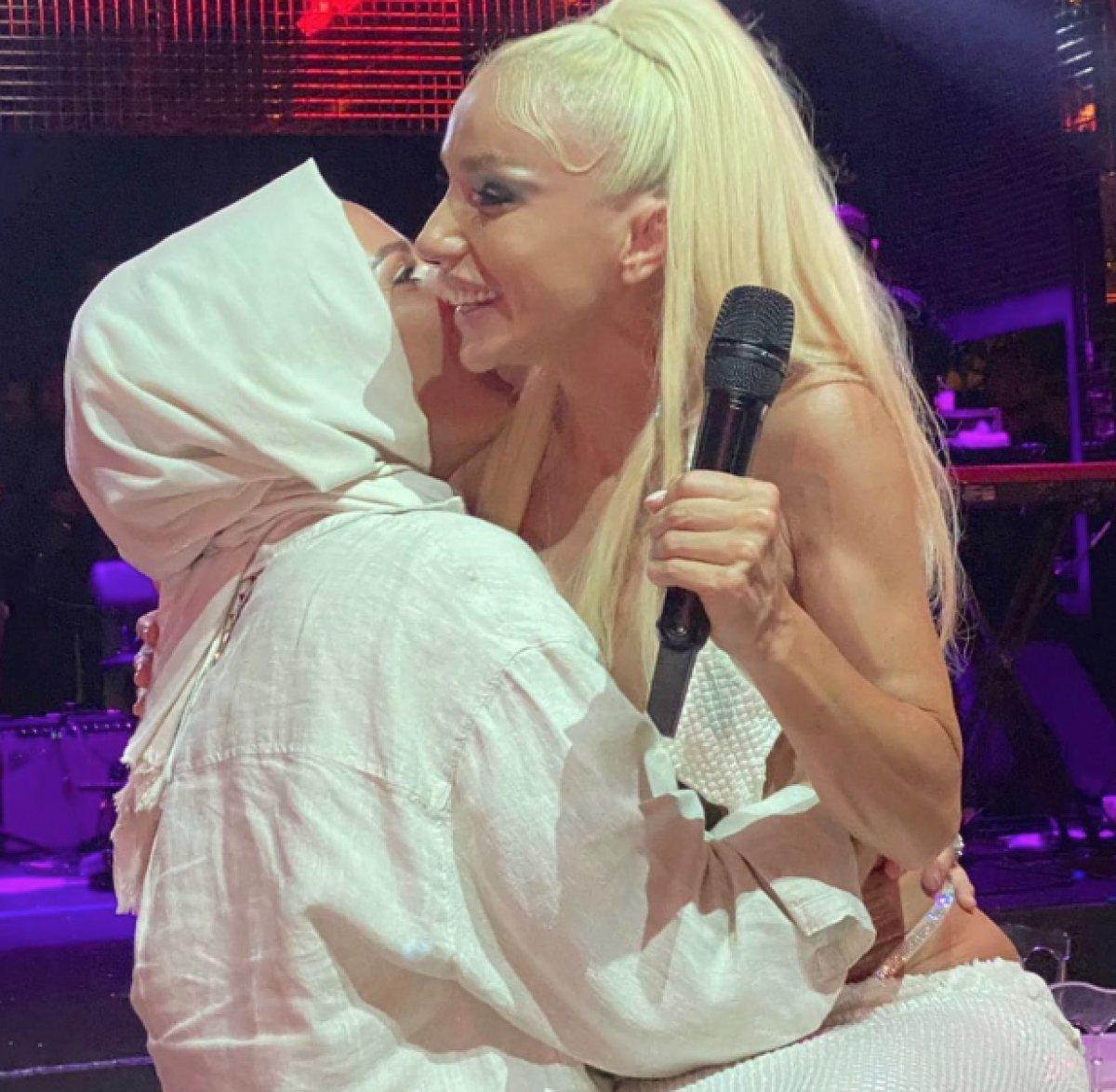 Aynur Aydın'dan Gülşen'e destek