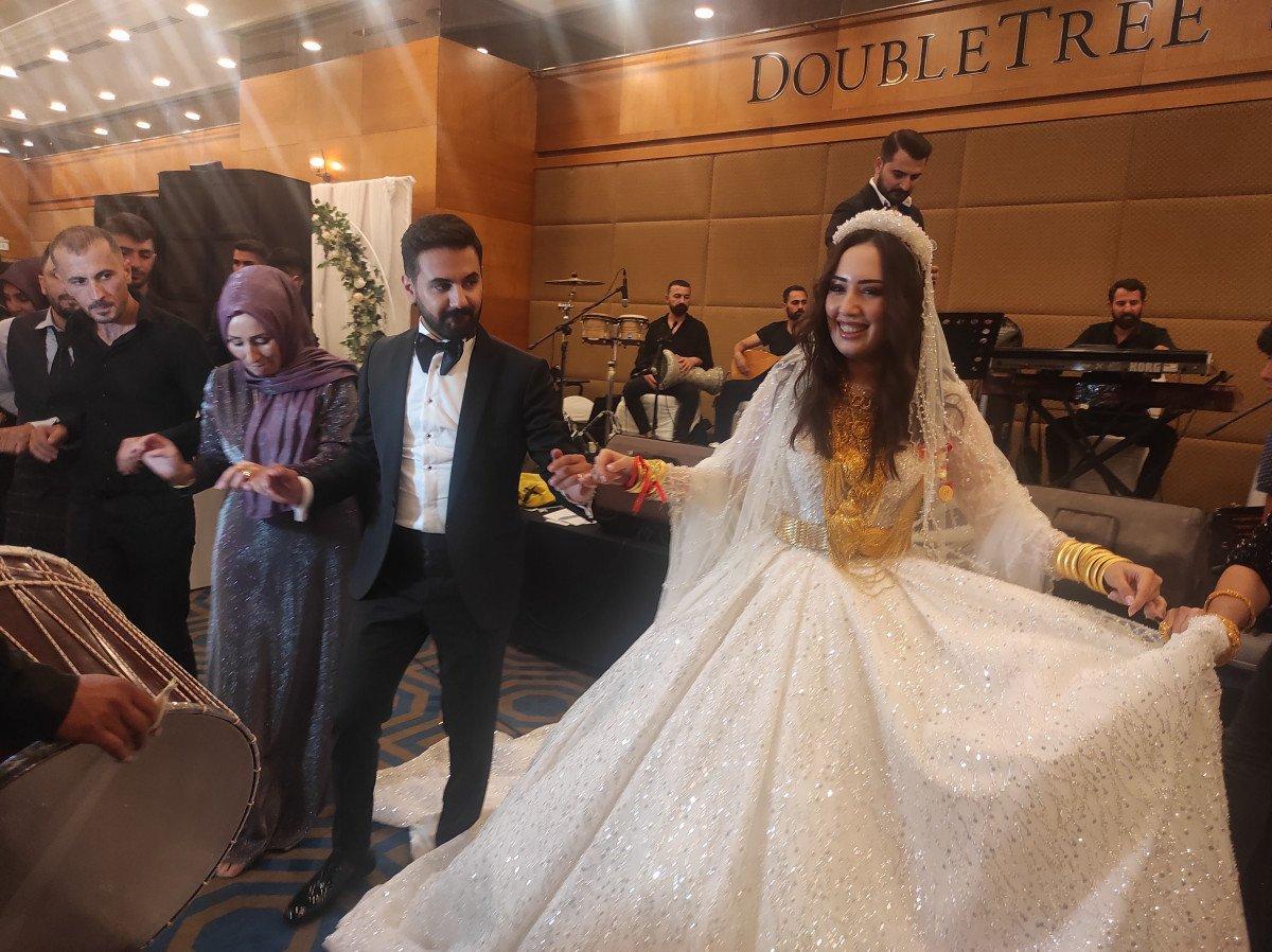 Van’da aşiret düğününde, 2 buçuk milyon liralık takı takıldı