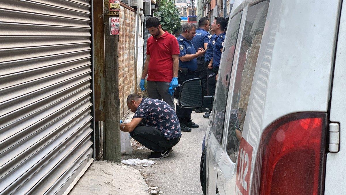 Adana'da cinayeti, cesedin üzerindeki kırmızı örtü aydınlattı