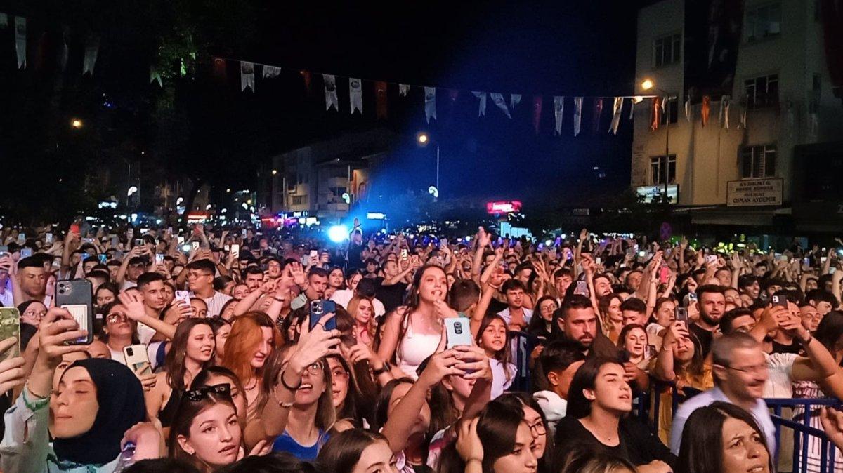 Sefo'nun elmasını kapmak isteyen hayranlar birbiriyle savaştı