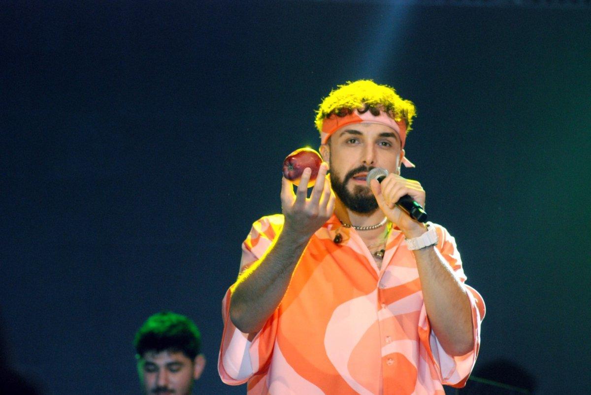 Sefo'nun elmasını kapmak isteyen hayranlar birbiriyle savaştı