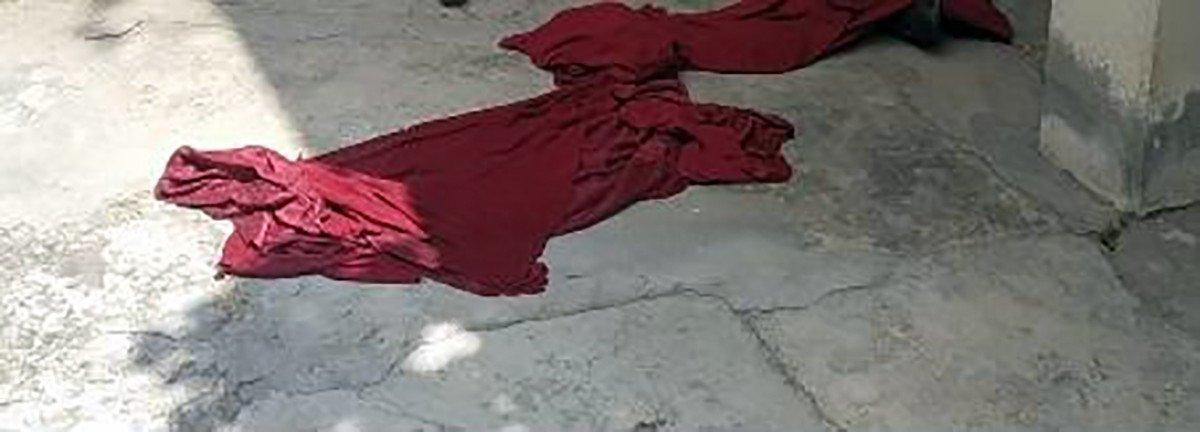 Adana'da cinayeti, cesedin üzerindeki kırmızı örtü aydınlattı