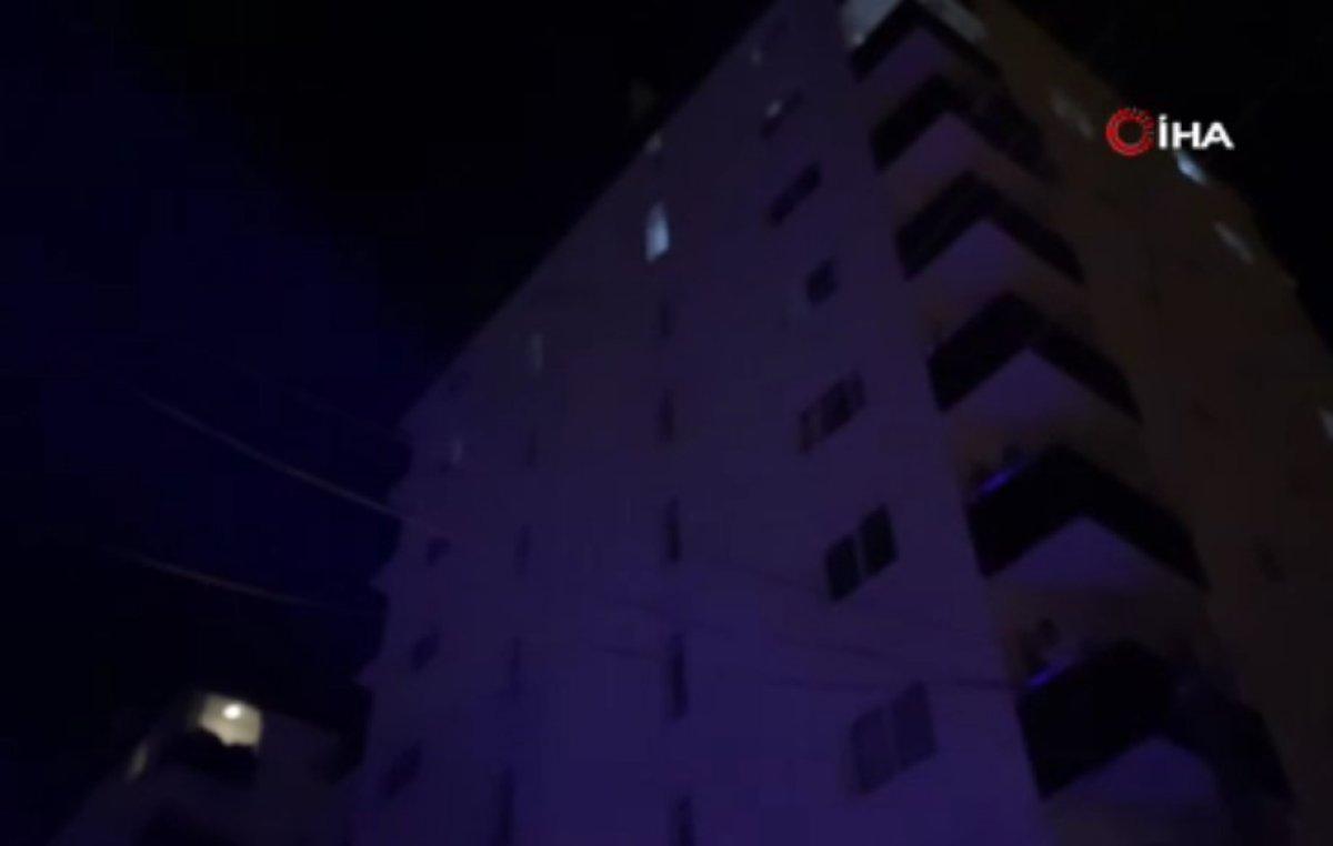 Mersin'de bir kişi boş sandığı tabancayı ateşleyerek kendini vurdu