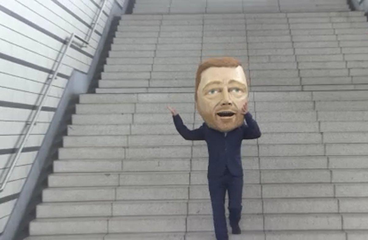 Almanya'da, ulaşımda indirimli bilet uygulamasının devamı için protesto