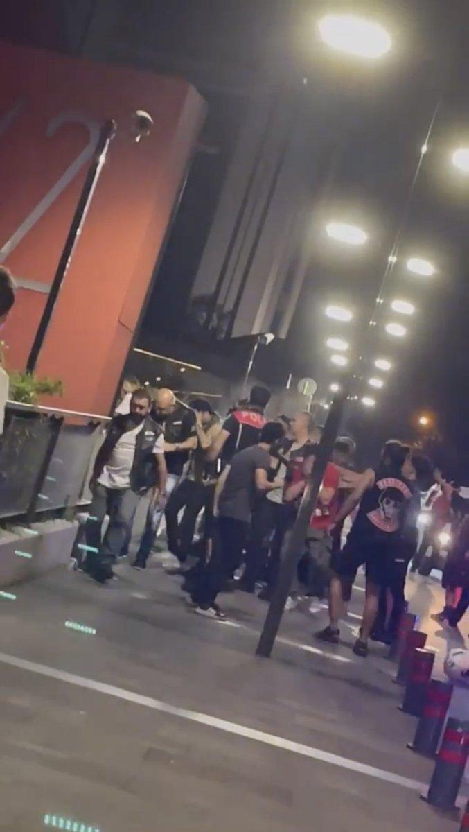 İstanbul'da şüpheli grup polise saldırdı: 3 yaralı, 6 gözaltı