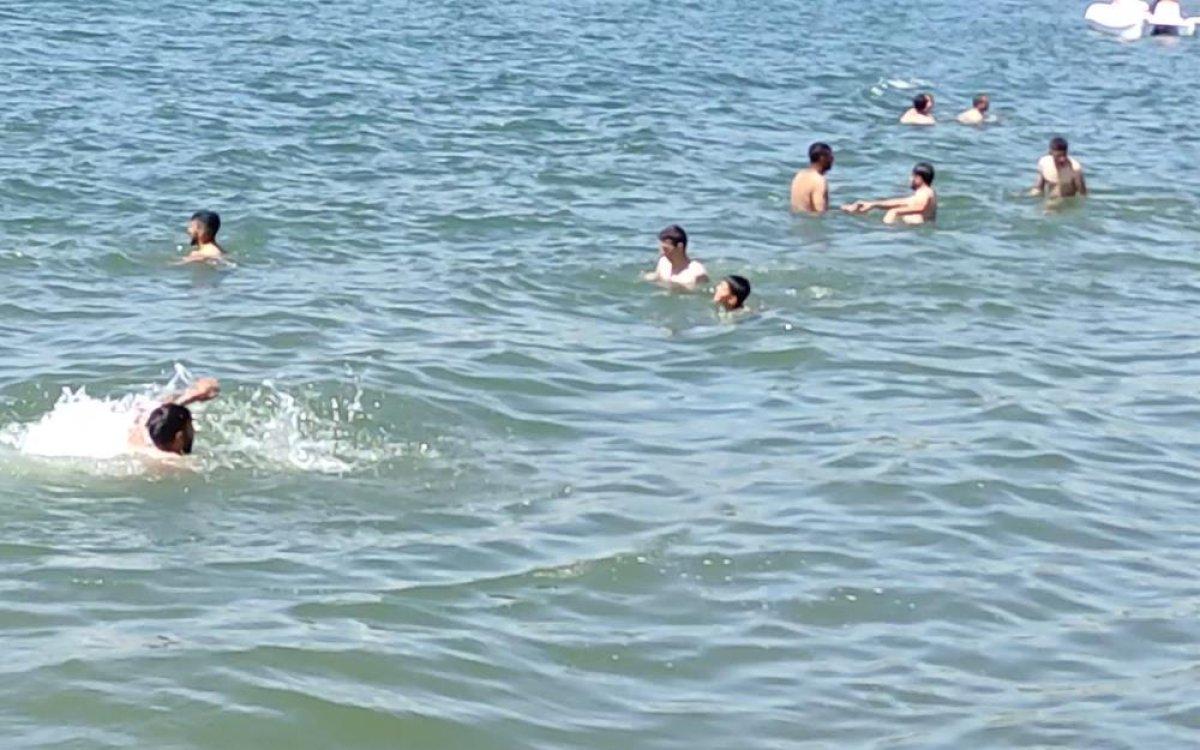 Ardahan'da Çıldır Gölü, sıcaktan bunalanlara nefes aldırıyor