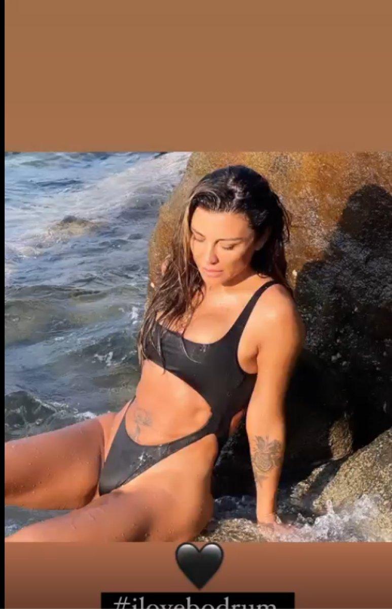 Selen Görgüzel'den mayolu pozlar