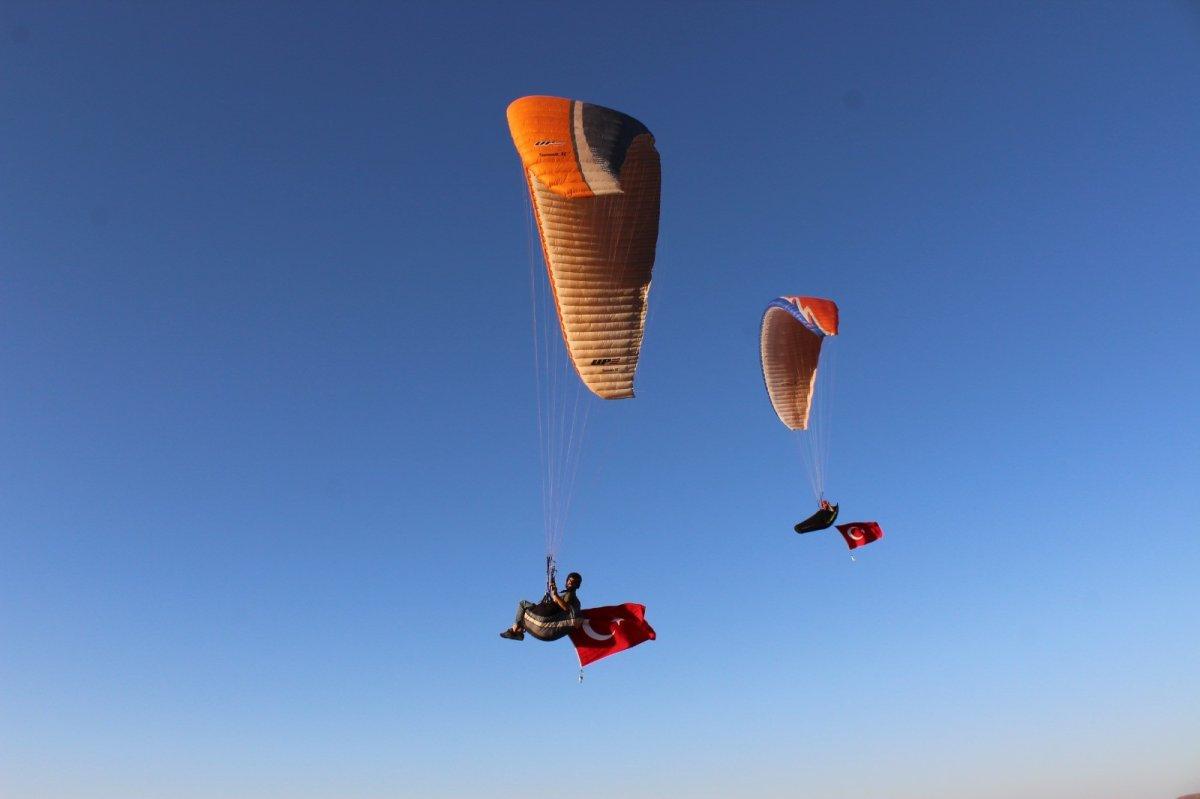 Sivas'ta 30 Ağustos Zafer Bayramı'nı havada kutladılar