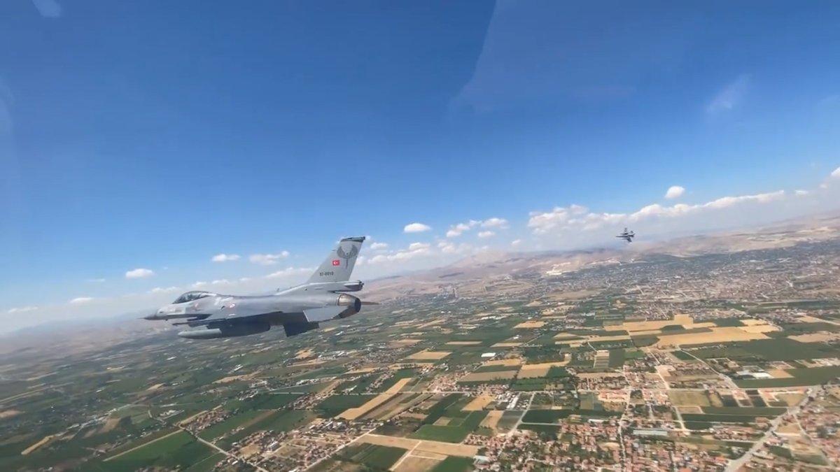 Hava Kuvvetleri Komutanlığı'ndan 30 Ağustos selamlama geçişi gösterisi