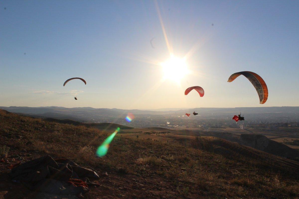 Sivas'ta 30 Ağustos Zafer Bayramı'nı havada kutladılar