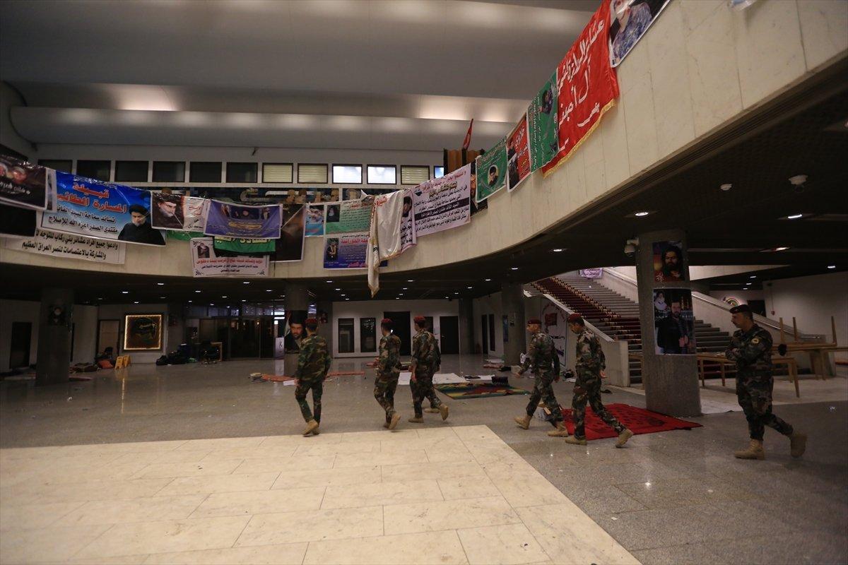 Bağdat'ta Sadr destekçileri sokaktan çekilmeye başladı