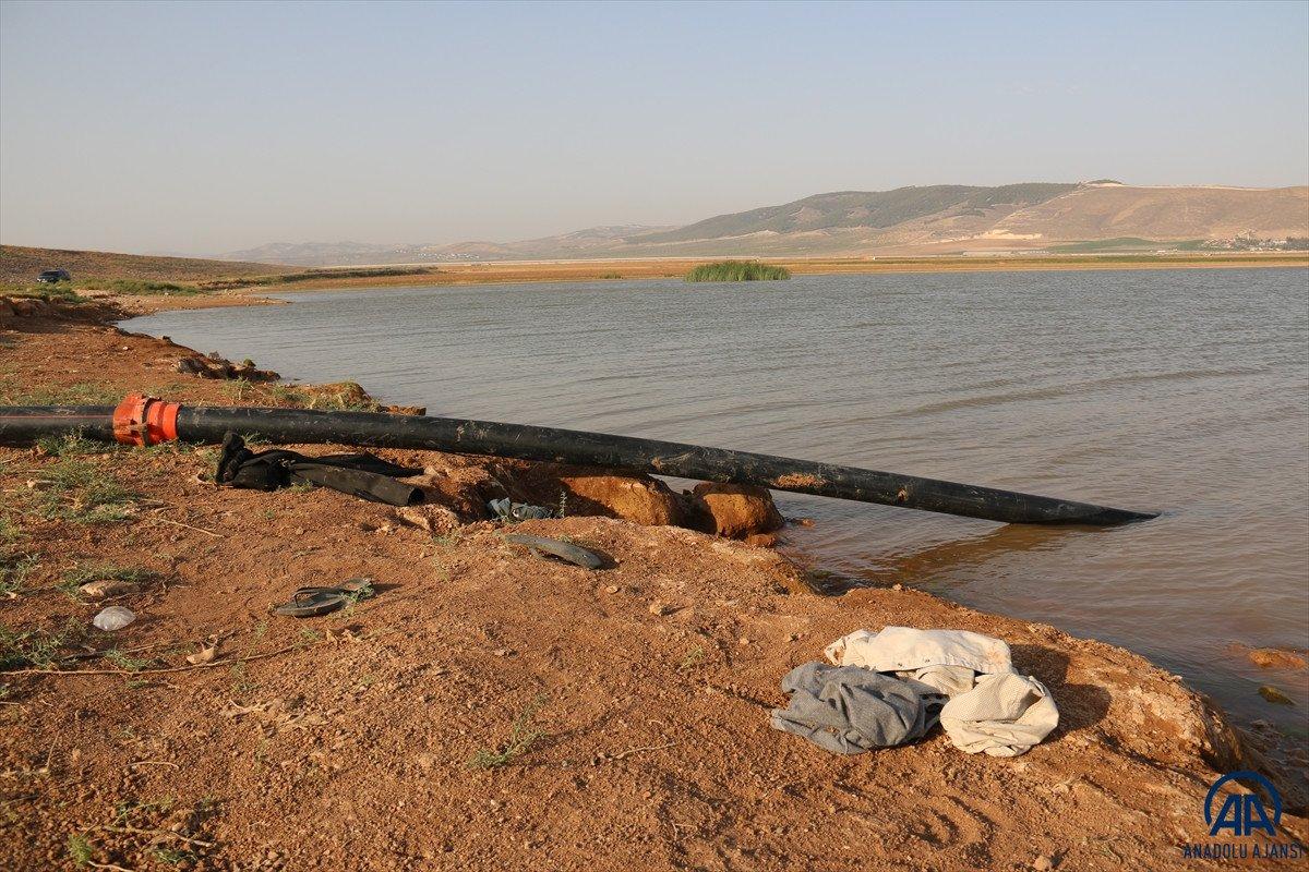 Hatay'da baraj gölüne giren iki kardeşten biri boğuldu