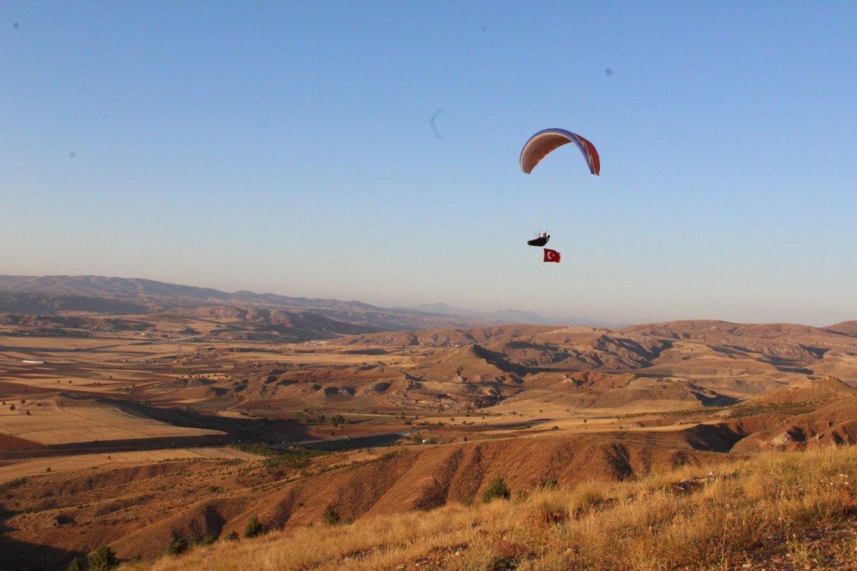 Sivas'ta 30 Ağustos Zafer Bayramı'nı havada kutladılar