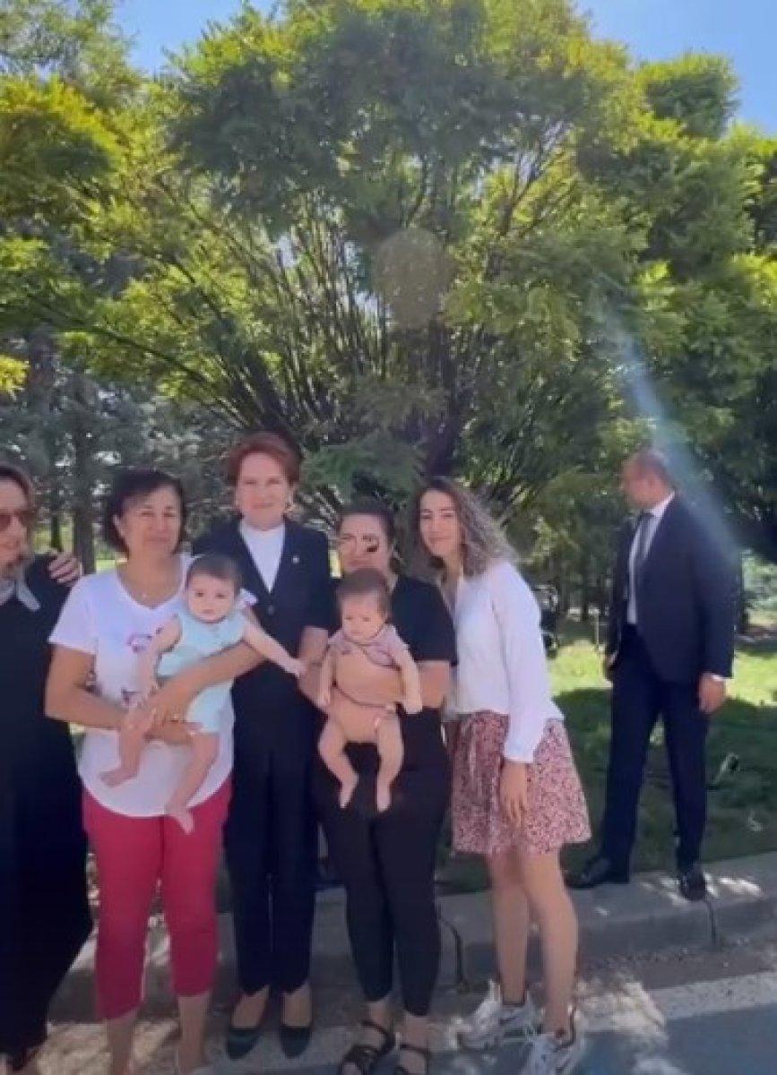 Meral Akşener bozkurt işareti yaptı