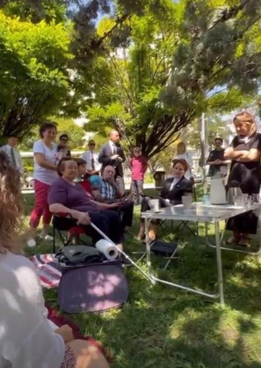 Meral Akşener bozkurt işareti yaptı