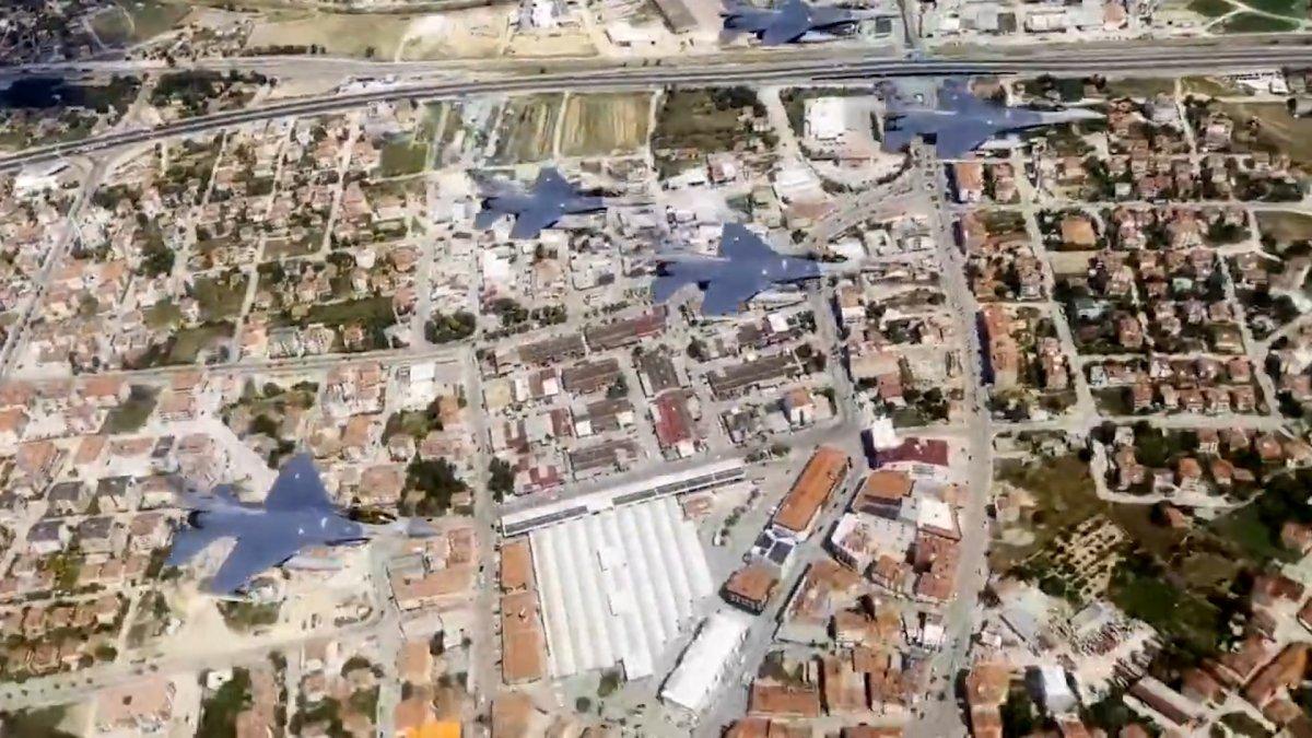 Hava Kuvvetleri Komutanlığı'ndan 30 Ağustos selamlama geçişi gösterisi