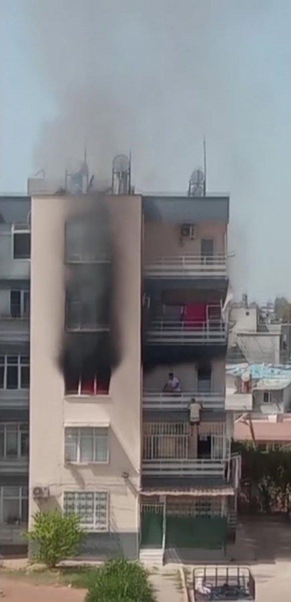 Adana'da hamile eşi bebeği aldırmak isteyince evi yaktı